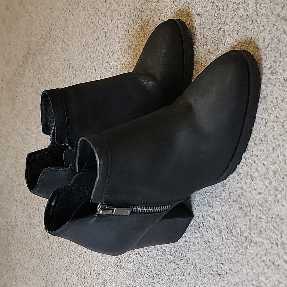 Lucky Brand women's black booties